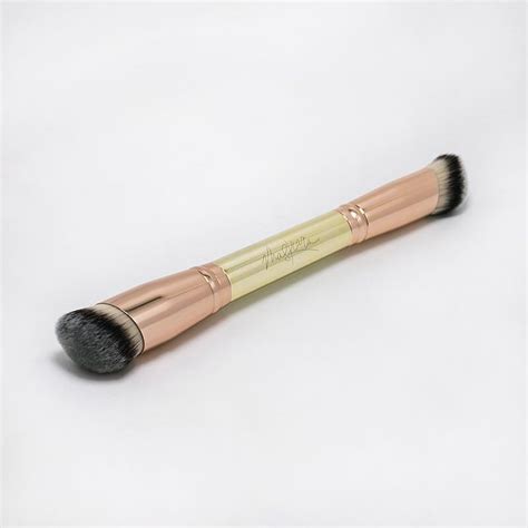 Unlock Your Makeup Potential with the Shec Magic Brush
